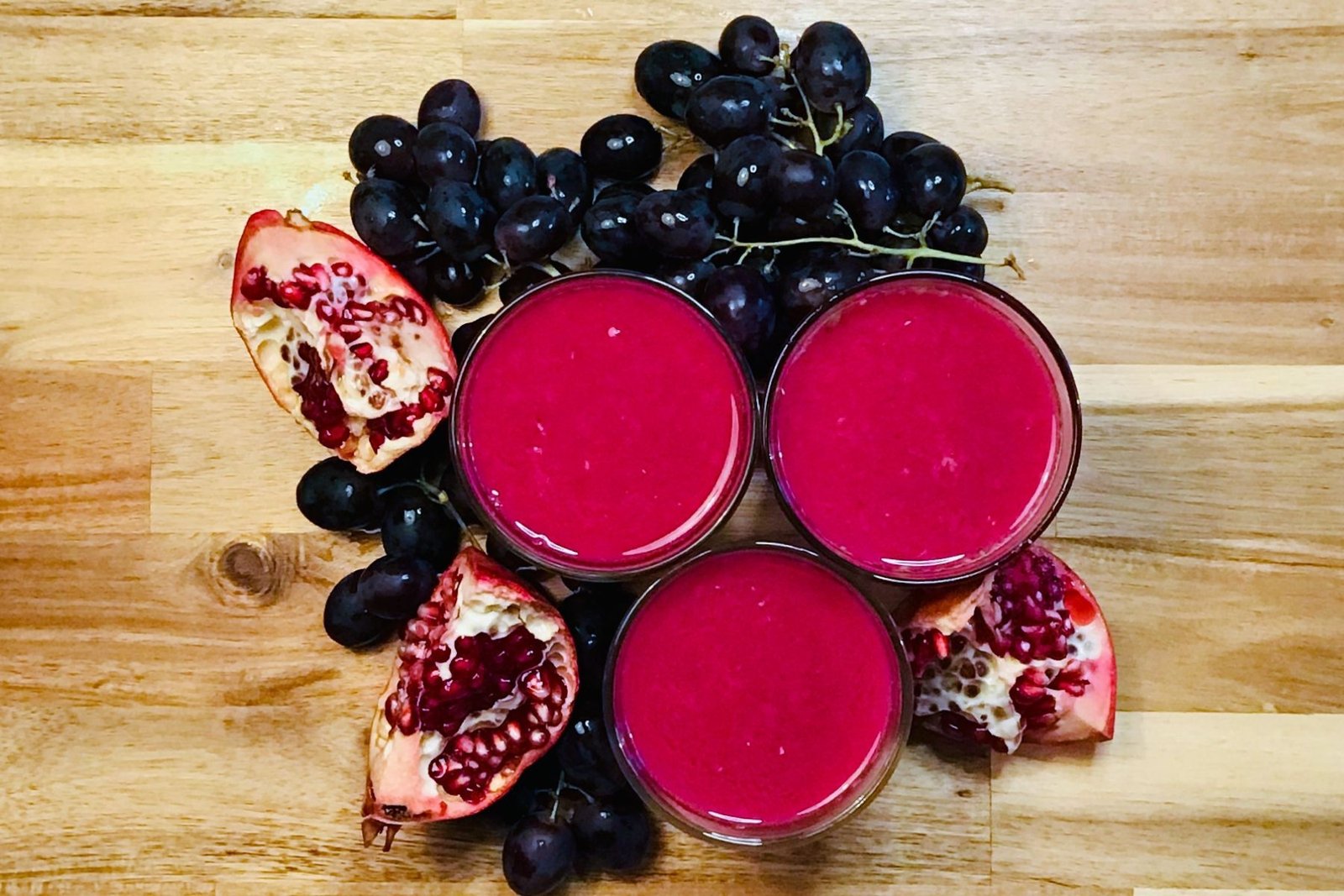 Pomegranate grape juice, rich in antioxidants and skin-friendly