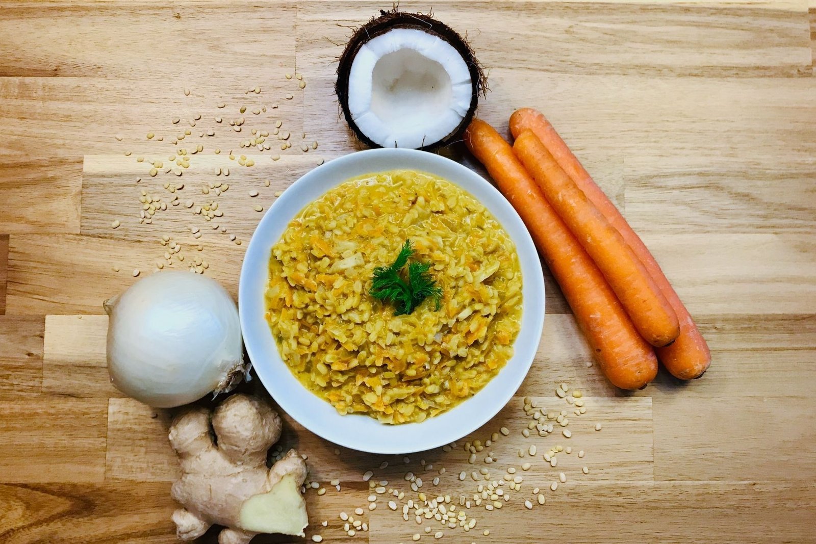 Cremiges Mung Dal mit Karotten, wärmend und hautfreundlich